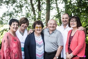 photographe-reportage-exterieur-anniversaire-80ans-mariage-landes-duhort-bachen-minigroupe